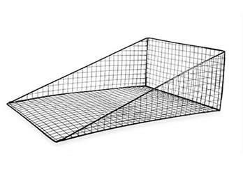 A slanted rectangular wire display basket FWDB-1 in free standing style