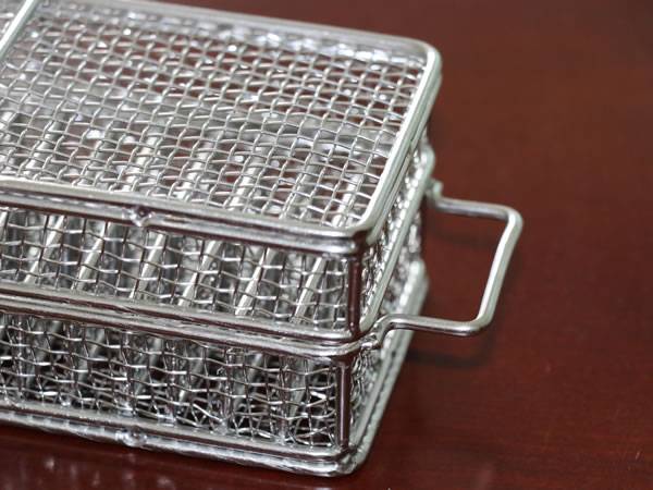 A detail of handle of ultrasonic cleaning basket.