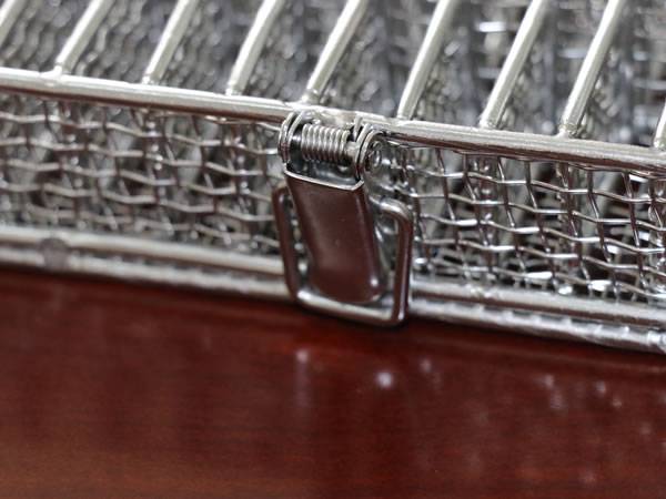 A detail of lock of ultrasonic cleaning basket.