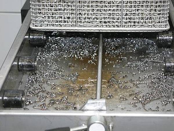A piece of stainless steel cooling rack is placed on the steam pan.